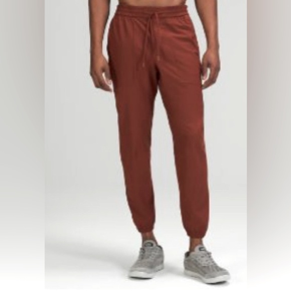 Lululemon License to Train 
Colour Date brown